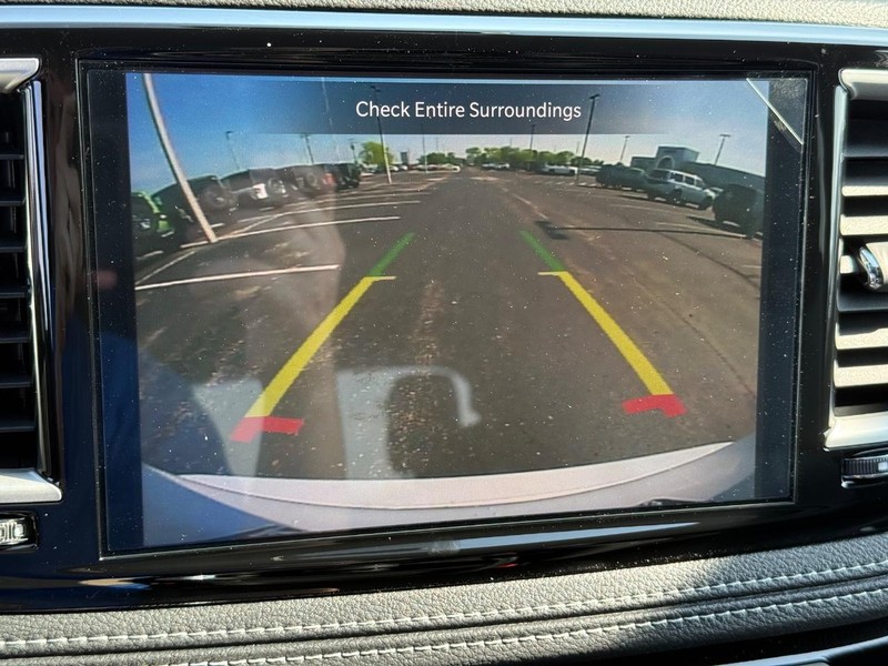 Chrysler Pacifica Vehicle Full-screen Gallery Image 25