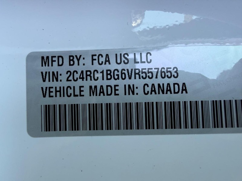 Chrysler Pacifica Vehicle Full-screen Gallery Image 32