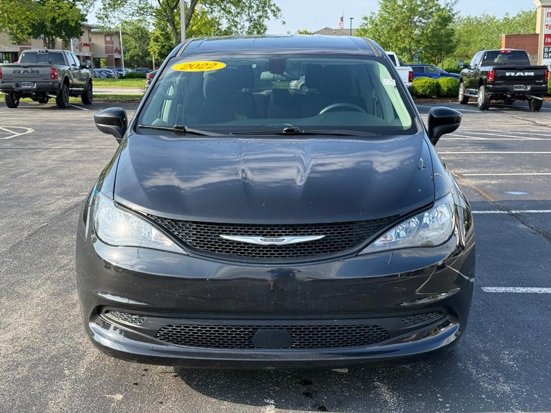 Chrysler Voyager Vehicle Full-screen Gallery Image 10