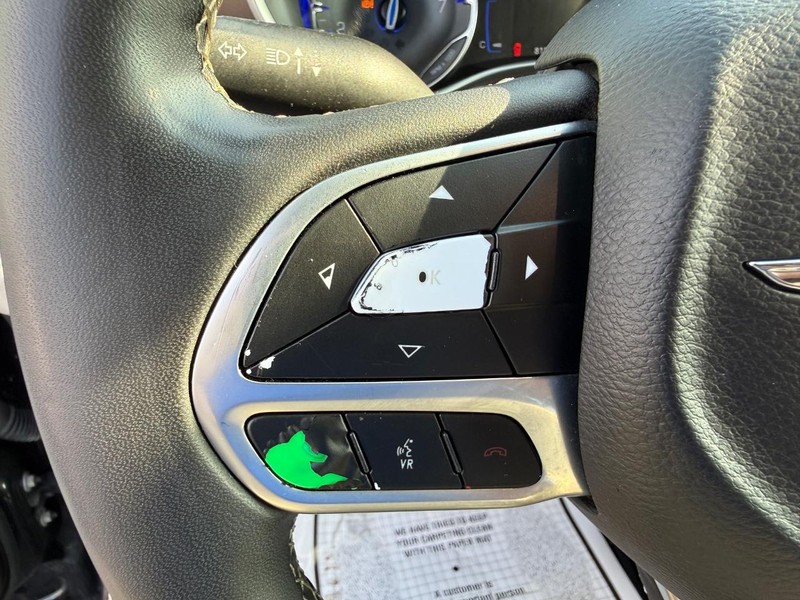 Chrysler Voyager Vehicle Full-screen Gallery Image 20