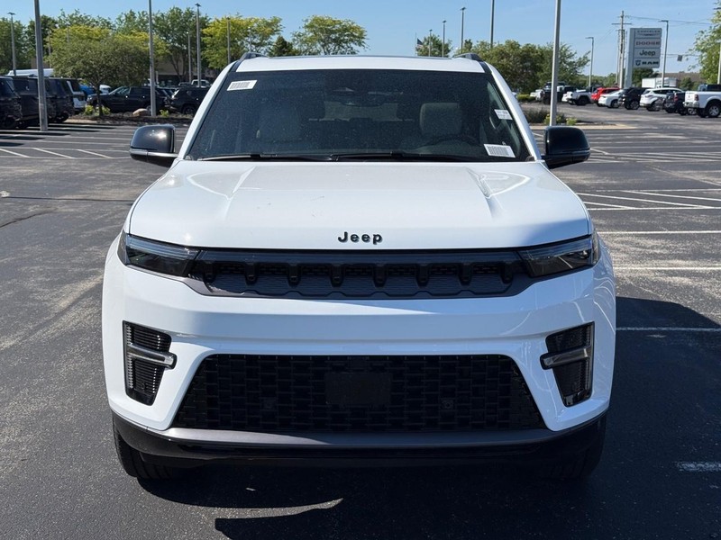 Jeep Grand Wagoneer Vehicle Full-screen Gallery Image 10