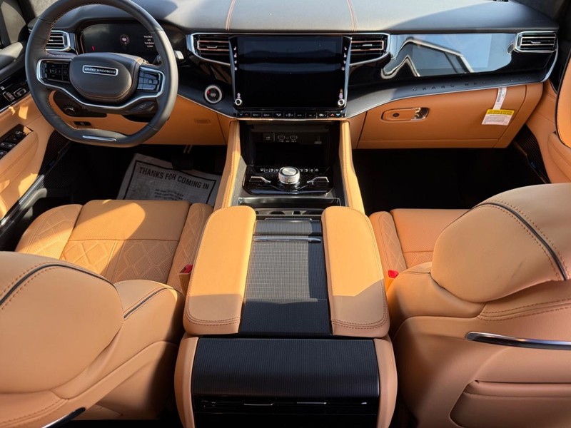 Jeep Grand Wagoneer Vehicle Full-screen Gallery Image 15