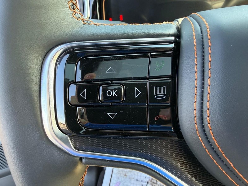 Jeep Grand Wagoneer Vehicle Full-screen Gallery Image 22