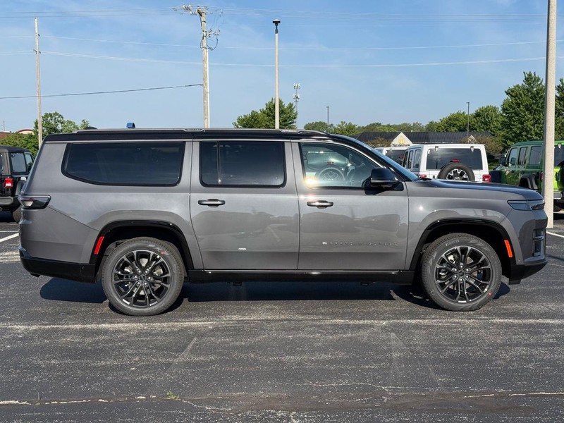 Jeep Grand Wagoneer L Vehicle Full-screen Gallery Image 2