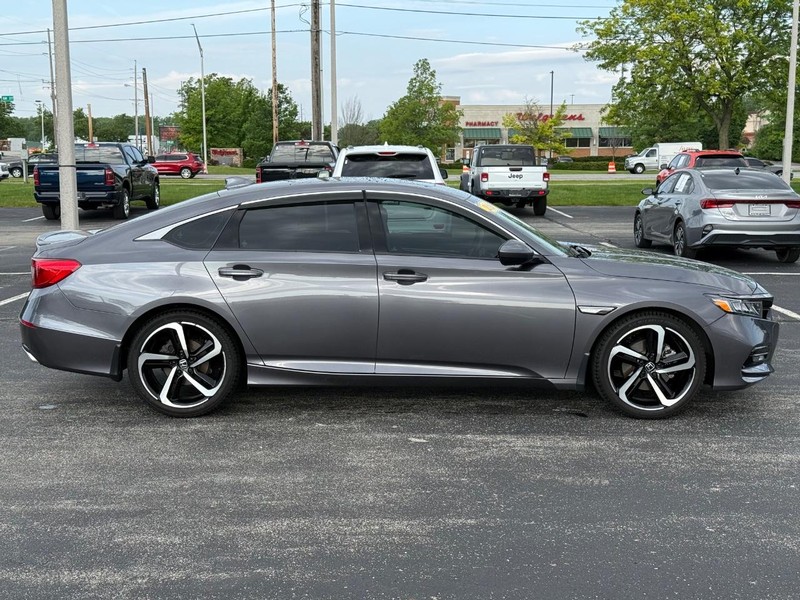 Honda Accord Sedan Vehicle Full-screen Gallery Image 2