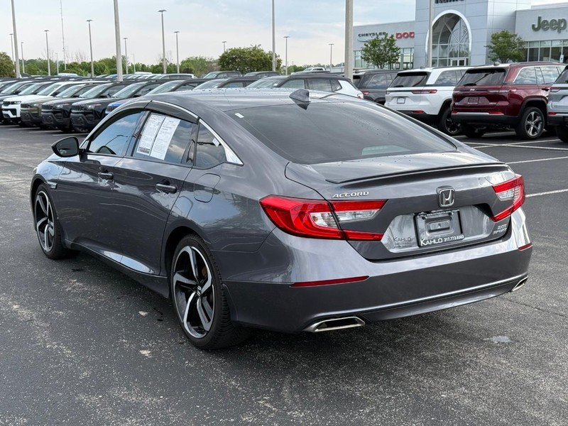 Honda Accord Sedan Vehicle Full-screen Gallery Image 5