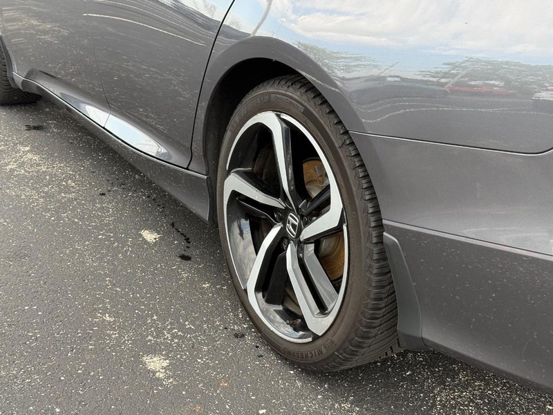 Honda Accord Sedan Vehicle Full-screen Gallery Image 6