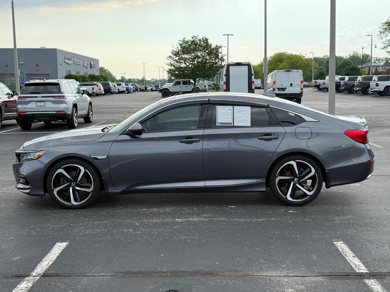 Honda Accord Sedan Vehicle Full-screen Gallery Image 8