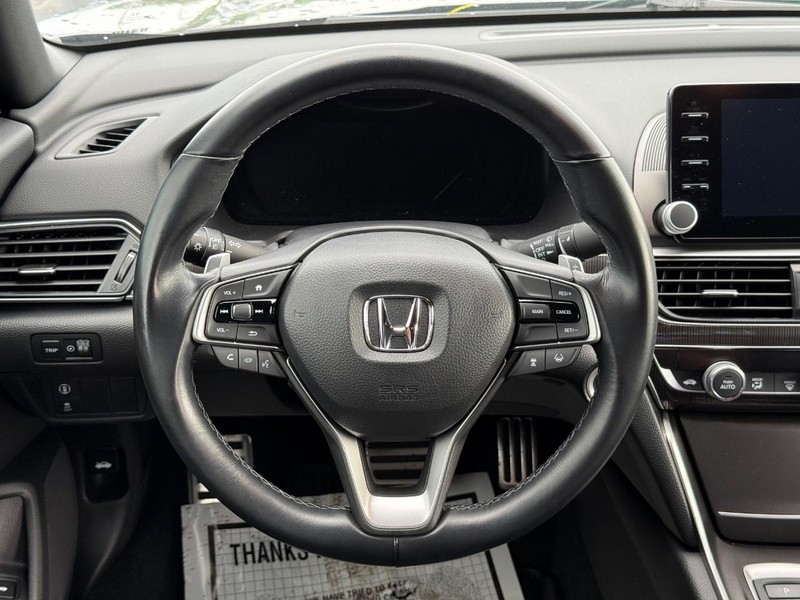 Honda Accord Sedan Vehicle Full-screen Gallery Image 15