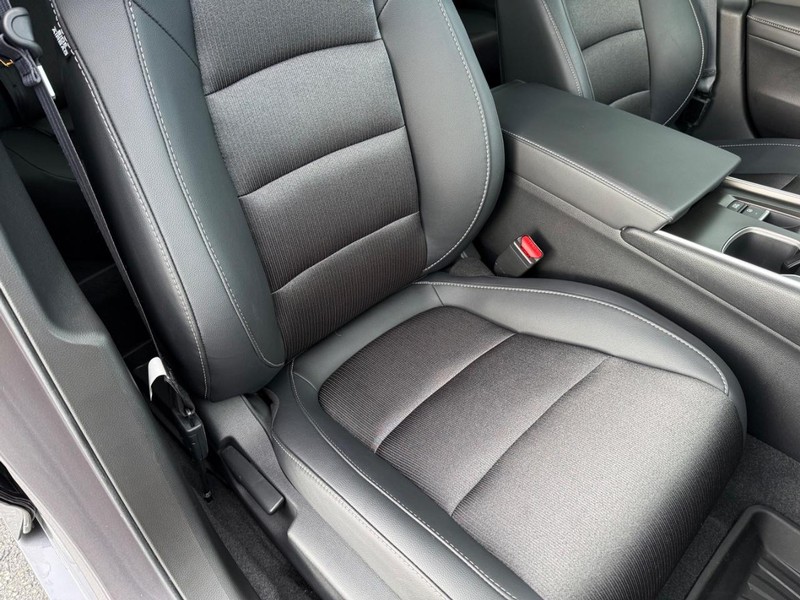Honda Accord Sedan Vehicle Full-screen Gallery Image 17