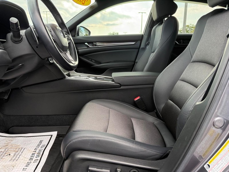 Honda Accord Sedan Vehicle Full-screen Gallery Image 19