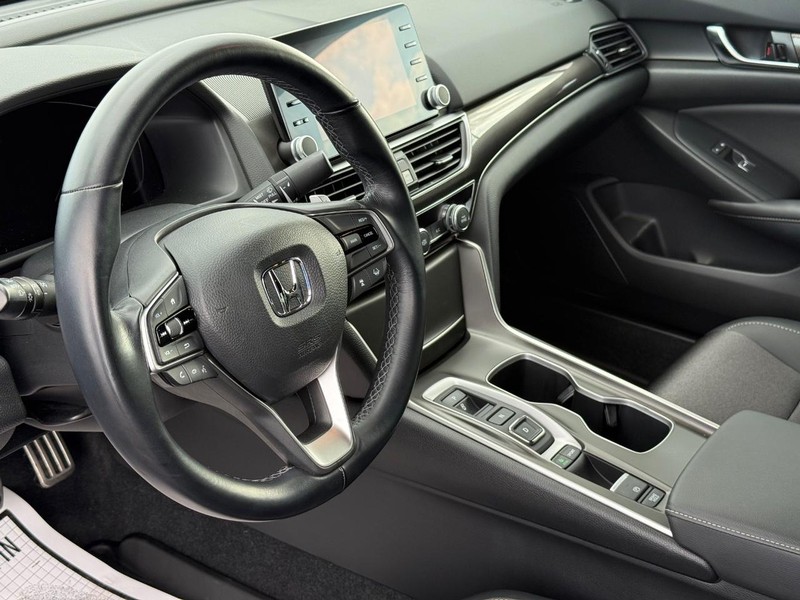 Honda Accord Sedan Vehicle Full-screen Gallery Image 20