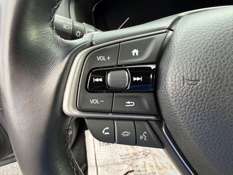 Honda Accord Sedan Vehicle Full-screen Gallery Image 21