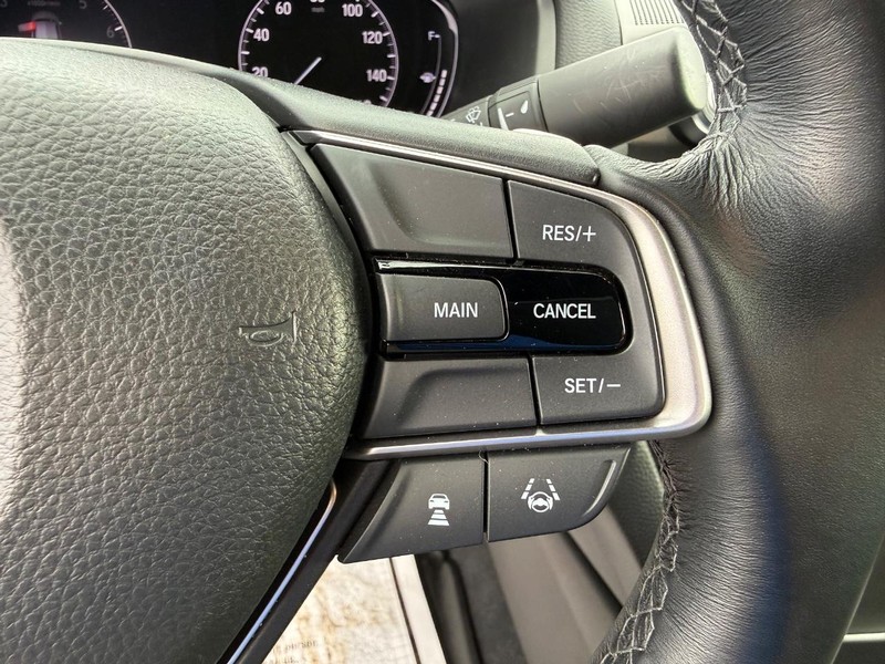 Honda Accord Sedan Vehicle Full-screen Gallery Image 22