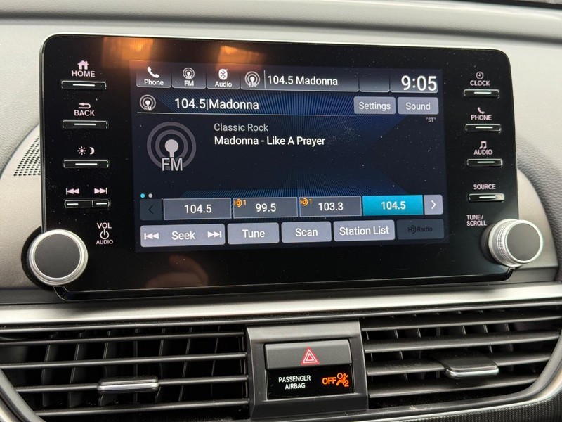 Honda Accord Sedan Vehicle Full-screen Gallery Image 25