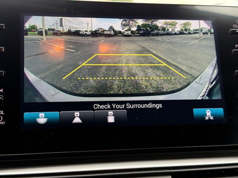Honda Accord Sedan Vehicle Full-screen Gallery Image 26