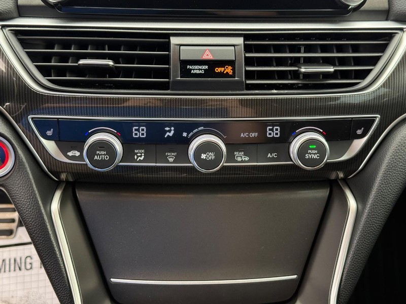 Honda Accord Sedan Vehicle Full-screen Gallery Image 27