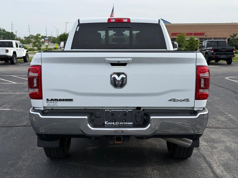 Ram 2500 Vehicle Full-screen Gallery Image 4