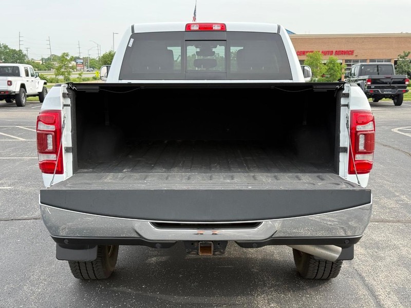 Ram 2500 Vehicle Full-screen Gallery Image 7
