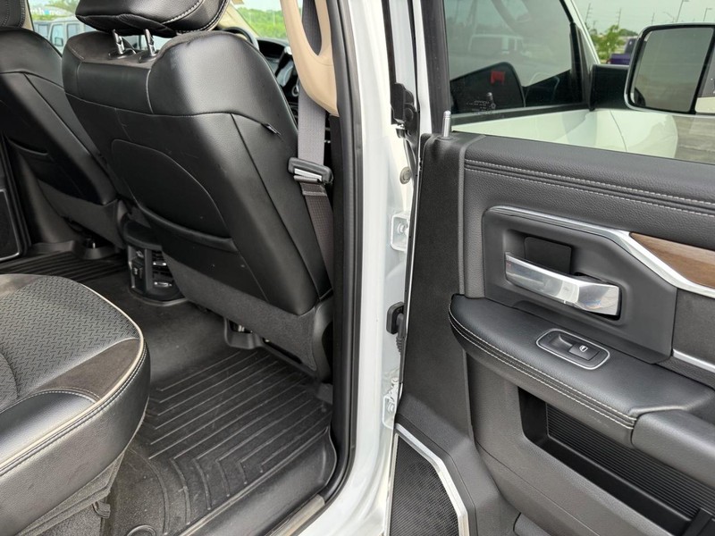 Ram 2500 Vehicle Full-screen Gallery Image 12