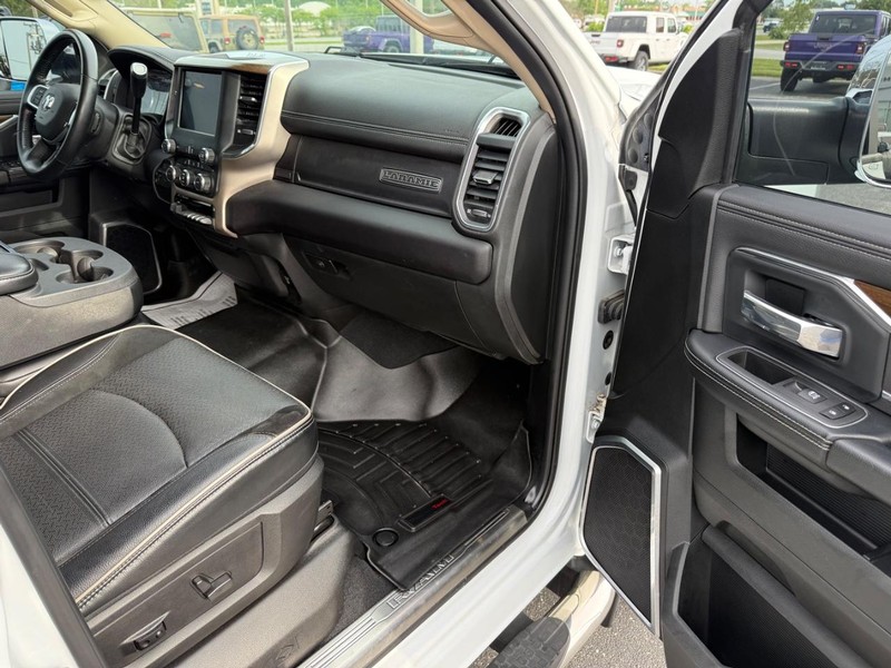 Ram 2500 Vehicle Full-screen Gallery Image 15