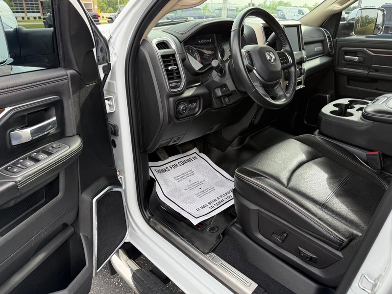 Ram 2500 Vehicle Full-screen Gallery Image 17