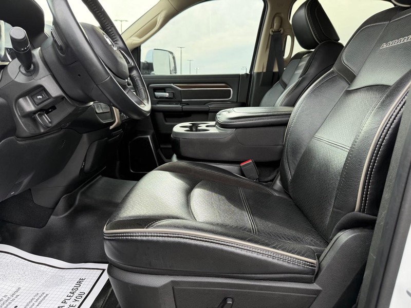 Ram 2500 Vehicle Full-screen Gallery Image 18