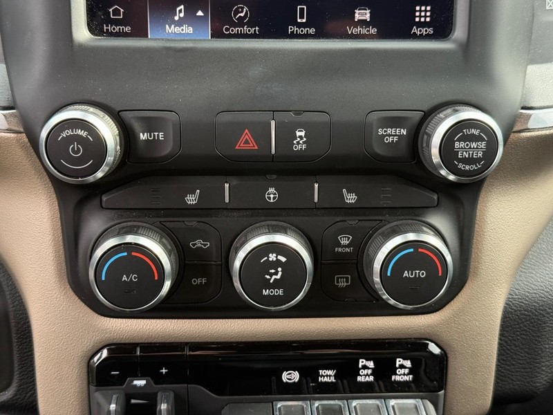 Ram 2500 Vehicle Full-screen Gallery Image 26