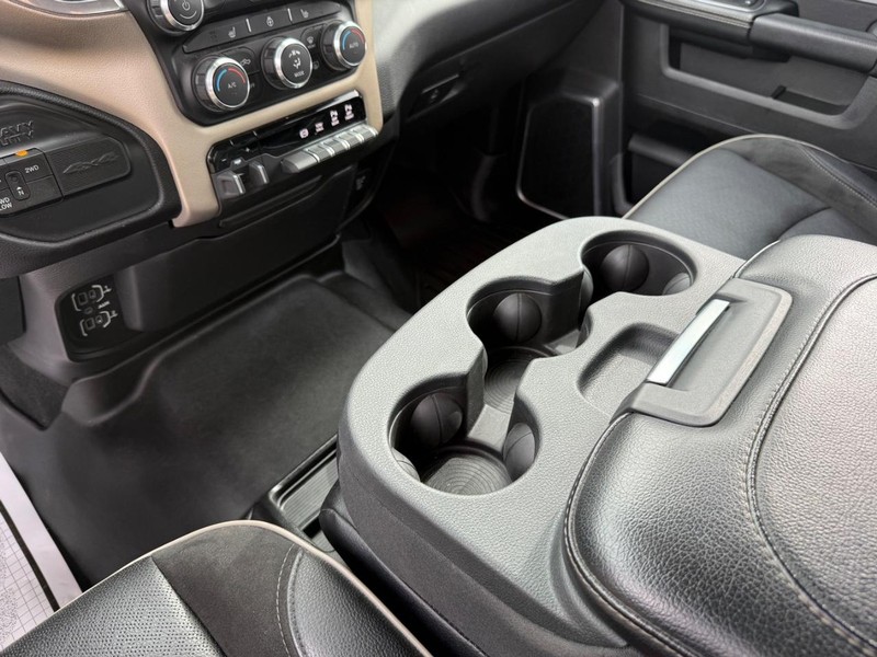 Ram 2500 Vehicle Full-screen Gallery Image 28