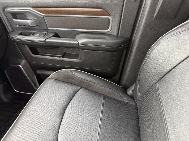 Ram 2500 Vehicle Full-screen Gallery Image 29