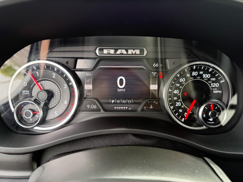 Ram 2500 Vehicle Full-screen Gallery Image 30