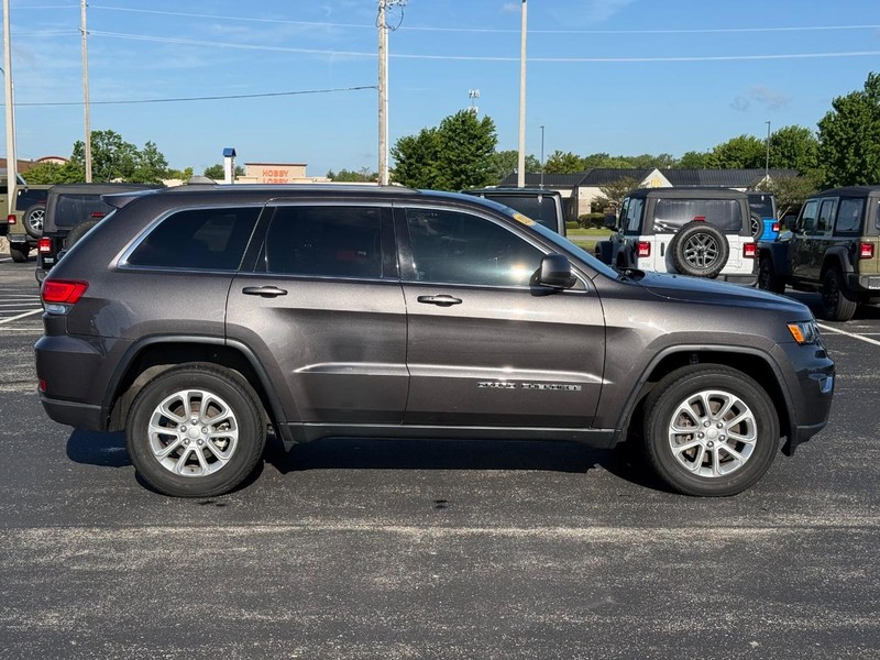 Jeep Grand Cherokee Vehicle Full-screen Gallery Image 2