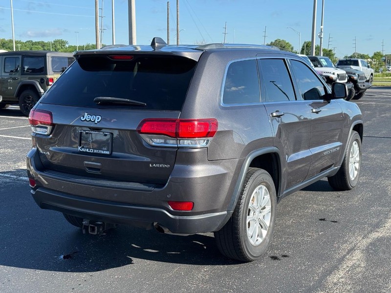 Jeep Grand Cherokee Vehicle Full-screen Gallery Image 3