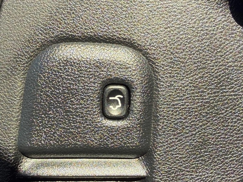 Jeep Grand Cherokee Vehicle Full-screen Gallery Image 8