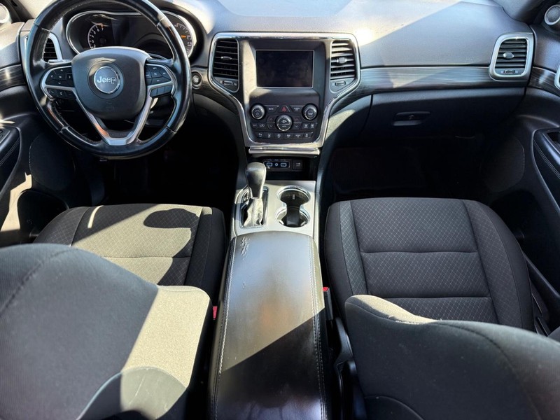 Jeep Grand Cherokee Vehicle Full-screen Gallery Image 13