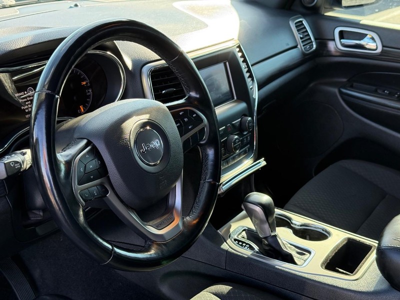 Jeep Grand Cherokee Vehicle Full-screen Gallery Image 19