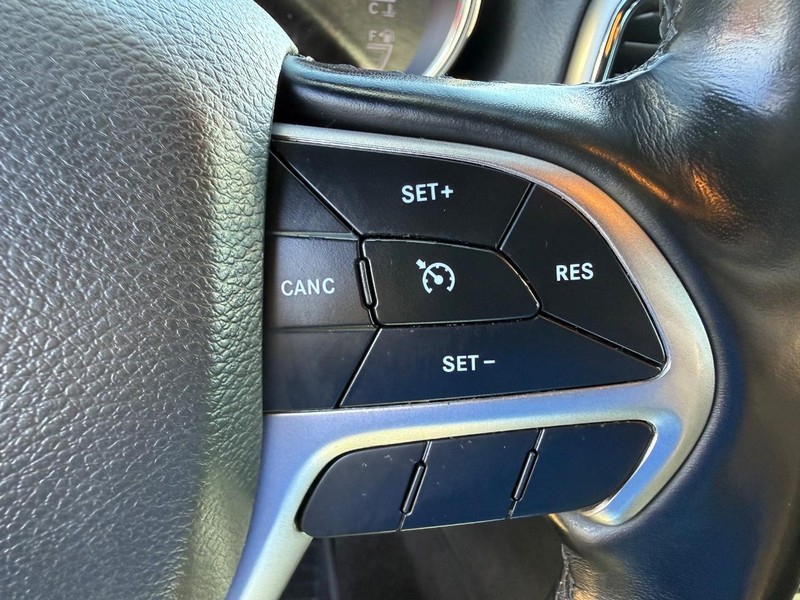 Jeep Grand Cherokee Vehicle Full-screen Gallery Image 21