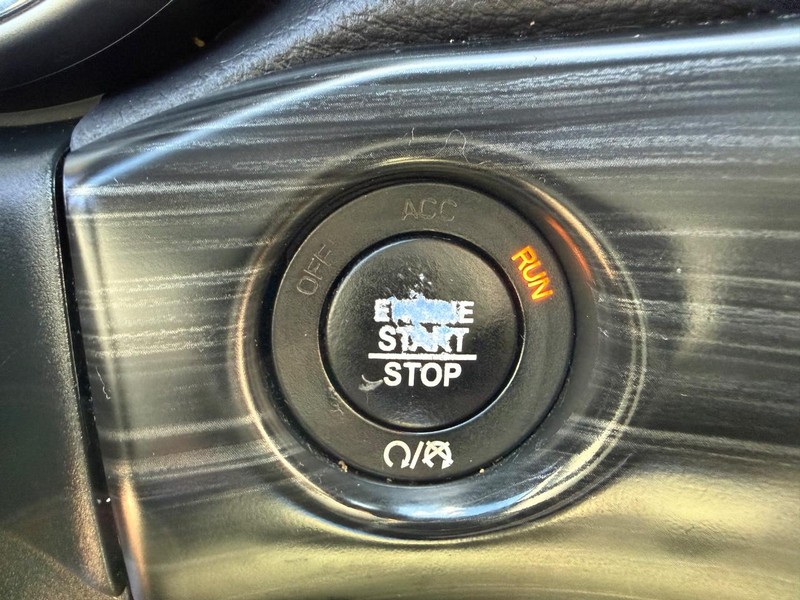 Jeep Grand Cherokee Vehicle Full-screen Gallery Image 22