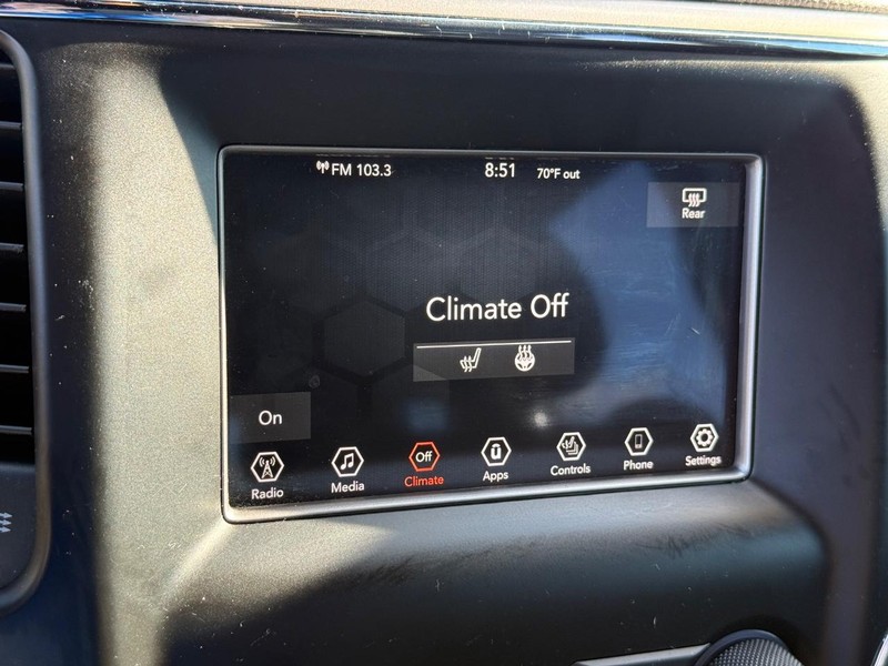 Jeep Grand Cherokee Vehicle Full-screen Gallery Image 23