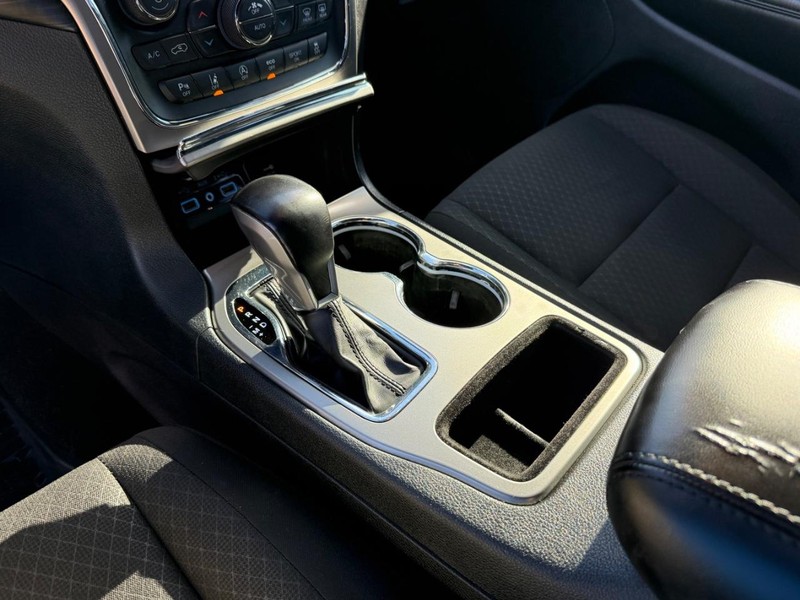 Jeep Grand Cherokee Vehicle Full-screen Gallery Image 27