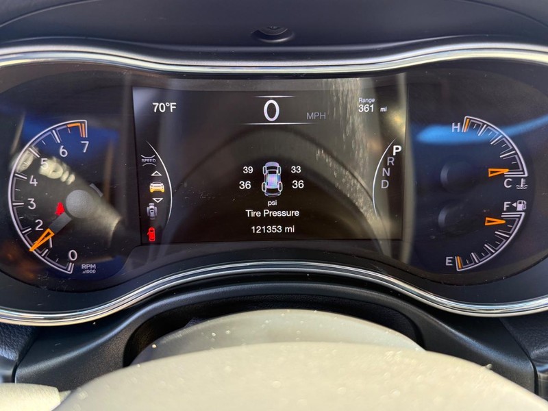 Jeep Grand Cherokee Vehicle Full-screen Gallery Image 29