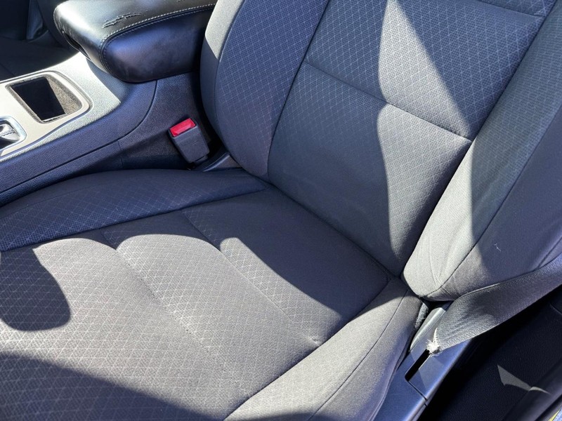 Jeep Grand Cherokee Vehicle Full-screen Gallery Image 31