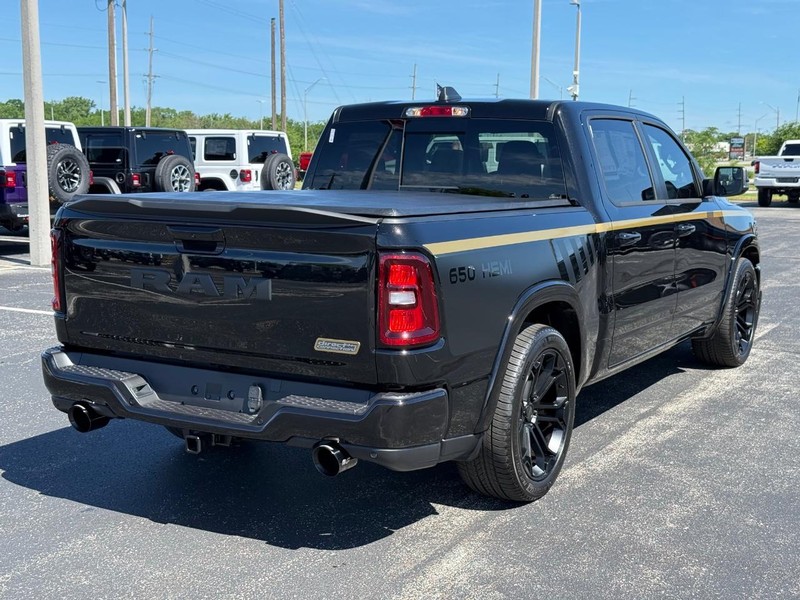 Ram 1500 Vehicle Full-screen Gallery Image 3