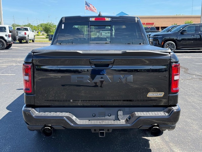 Ram 1500 Vehicle Full-screen Gallery Image 4