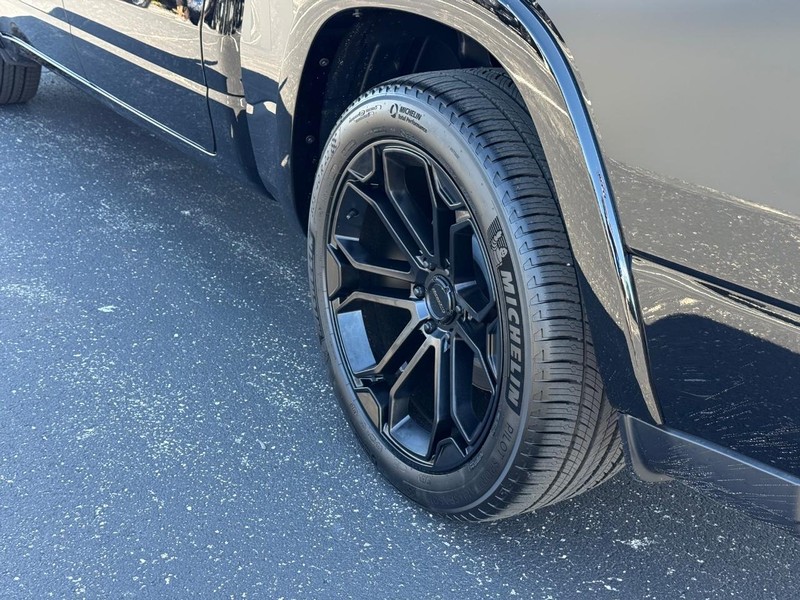 Ram 1500 Vehicle Full-screen Gallery Image 6