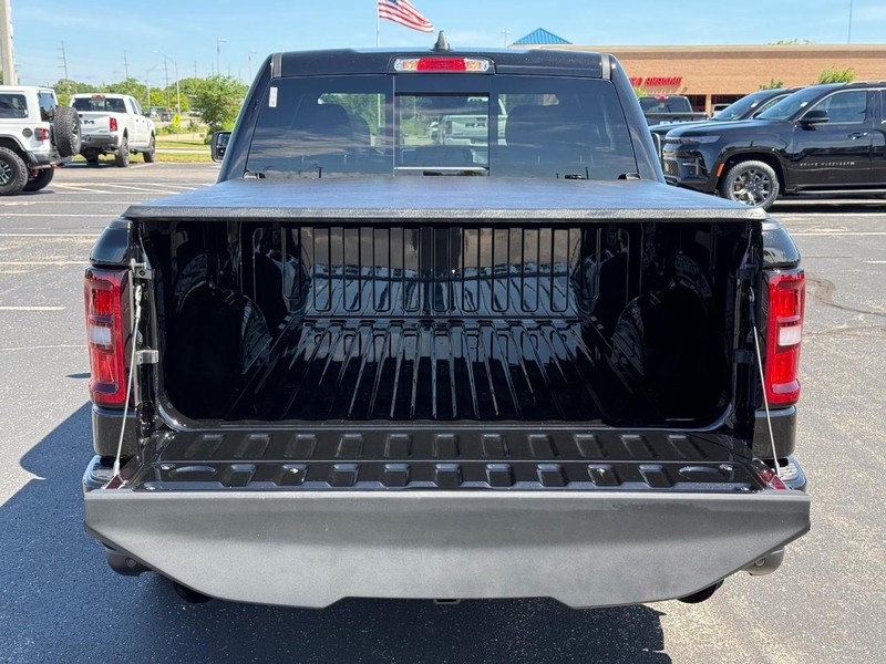 Ram 1500 Vehicle Full-screen Gallery Image 7