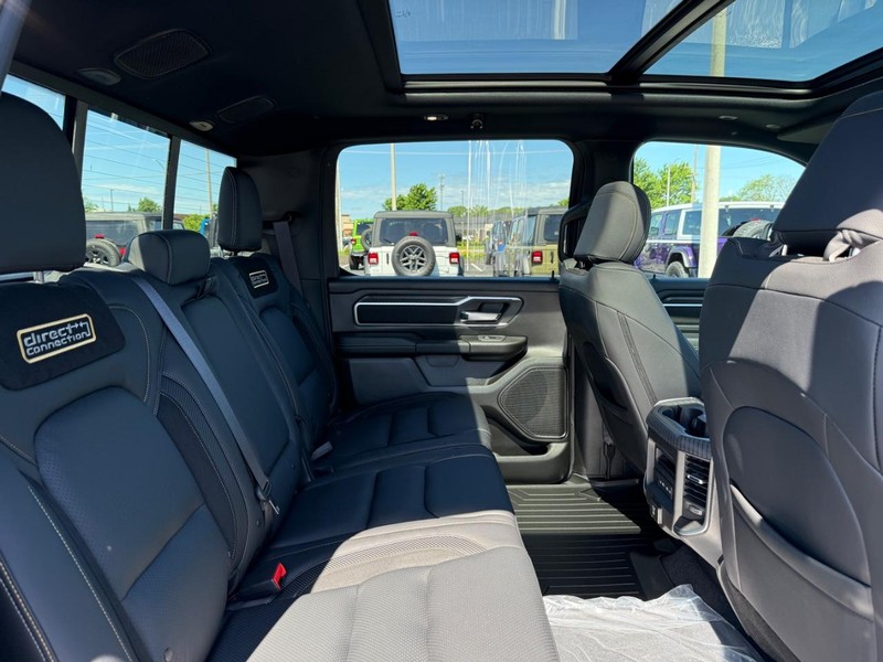 Ram 1500 Vehicle Full-screen Gallery Image 10