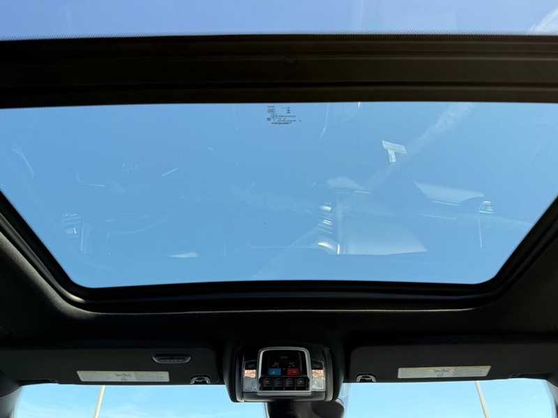 Ram 1500 Vehicle Full-screen Gallery Image 12