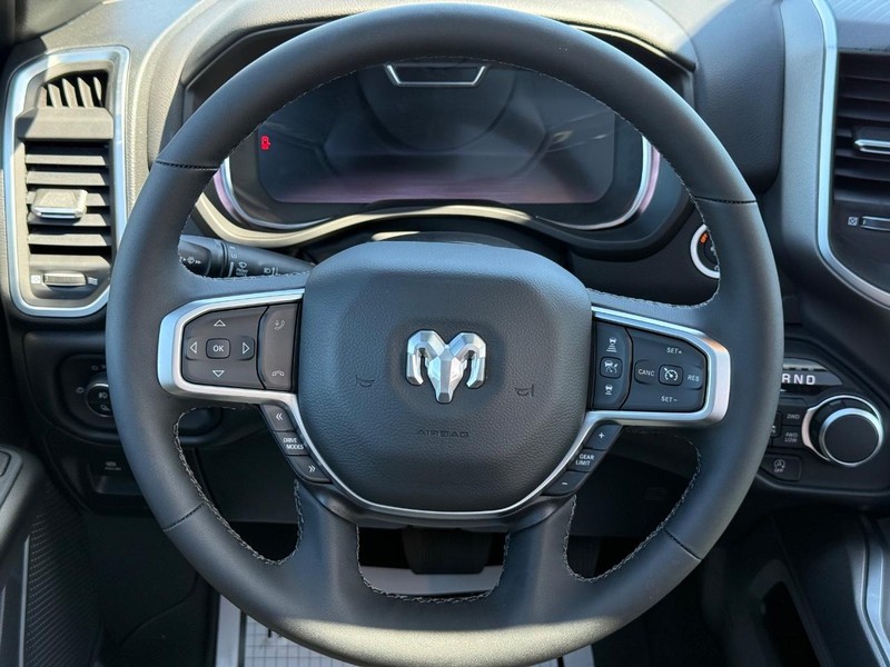 Ram 1500 Vehicle Full-screen Gallery Image 14