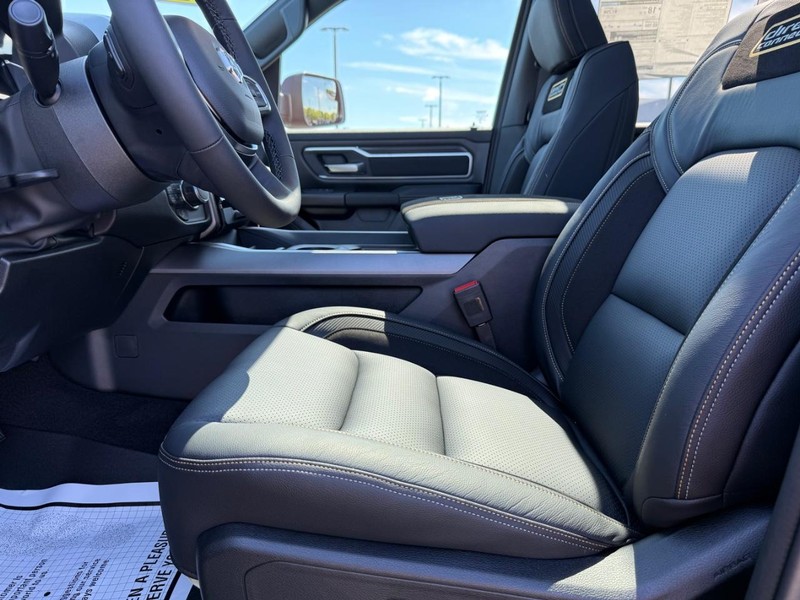 Ram 1500 Vehicle Full-screen Gallery Image 18